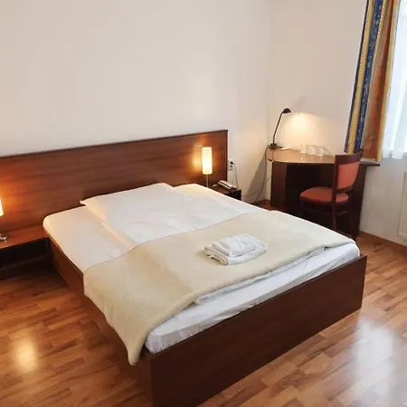 Hotel Arli Senica